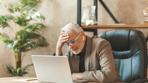 هوش مصنوعی فرصت اشتغال افراد بالای ۵۵ سال را کم کرد