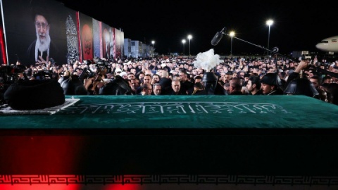 آیین رسمی استقبال از پیکر مطهر رهبر عظیم‌الشأن انقلاب اسلامی در عراق برگزار شد