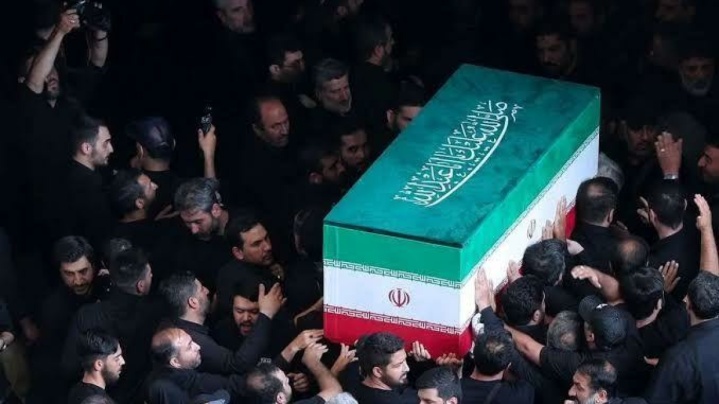 نظر رهبر انقلاب درباره مکان دفن پیکر رهبر شهید