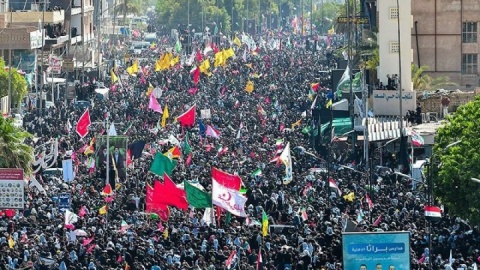 دو و نیم میلیون نفر در مراسم تشییع قائد شهید شرکت کردند