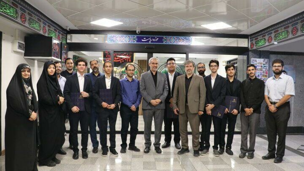 دیدار وزیر اقتصاد با اعضای تیم اعزامی کشورمان به المپیاد جهانی اقتصاد