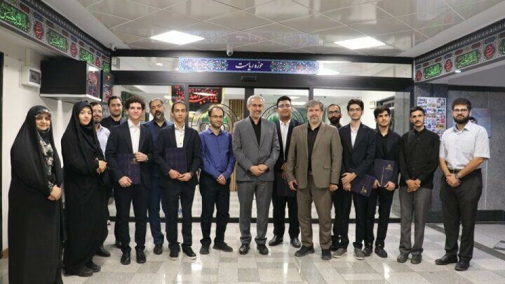 دیدار وزیر اقتصاد با اعضای تیم اعزامی کشورمان به المپیاد جهانی اقتصاد