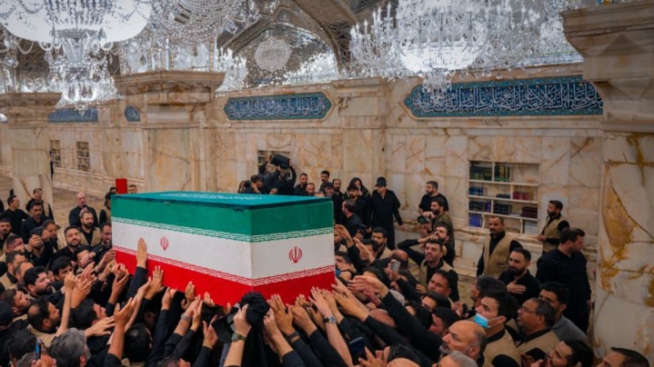 ورود هواپیمای حامل پیکر رهبر شهید به مشهد