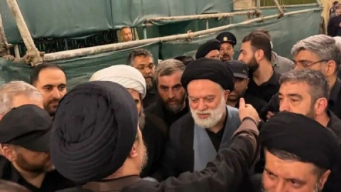 قاب وحدت و همدلی؛ یادگار امام در کنار فرزندان رهبر شهید