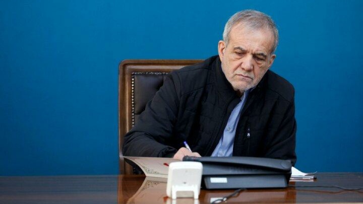 پیام تبریک پزشکیان به تیم ملی المپیاد فیزیک
