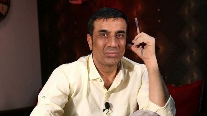 نقاش نیستم، با تصویرهایم بازی می‌کنم