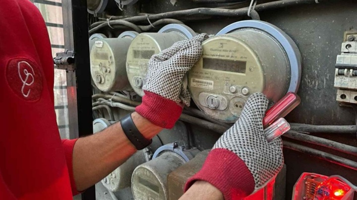 برق تابستانی روی مدار محدودیت