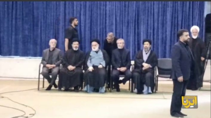 فیلم /  حضور سه فرزند رهبر شهید انقلاب در مراسم بزرگداشت ایشان در مصلای تهران