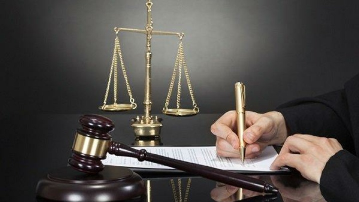 مـرز باریک «داوری» و «دادرسی»