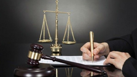 مـرز باریک «داوری» و «دادرسی»