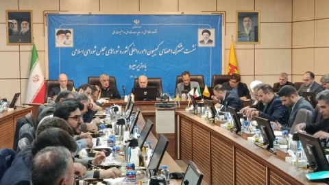 وزیر نیرو: توسعه نیروگاه‌های تجدیدپذیر باید سرعت گیرد