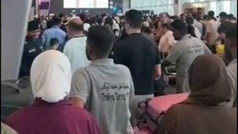فیلم / ازدحام جمعیت در فرودگاه کویت در پی حملات تلافی جویانه ایران