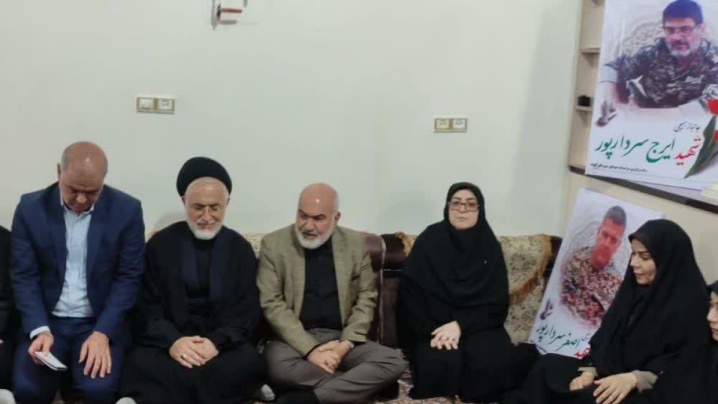 مهاجرانی: دولت تمام‌قد در خدمت خانواده شهداست