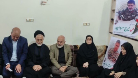 مهاجرانی: دولت تمام‌قد در خدمت خانواده شهداست