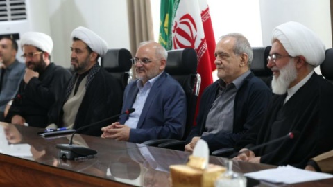 پزشکیان: تقویت نقش مساجد در حکمرانی محلی از مهمترین الزامات عبور از ناترازیهاست