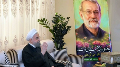 فیلم/ دیدار حسن روحانی با خانواده شهید لاریجانی