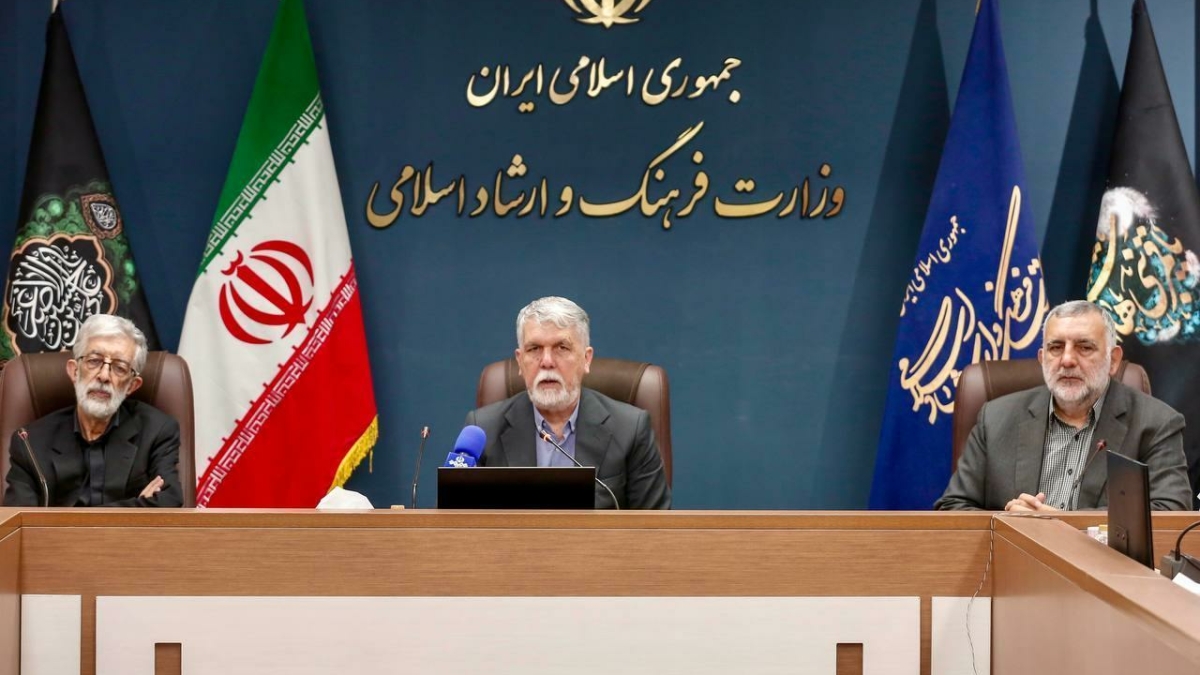 زبان فارسی رکن اصلیِ هویت ملی ماست