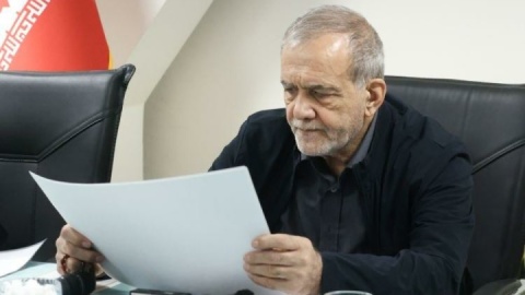 تصاویر / نشست پزشکیان با مدیران وزارت راه و شهرسازی