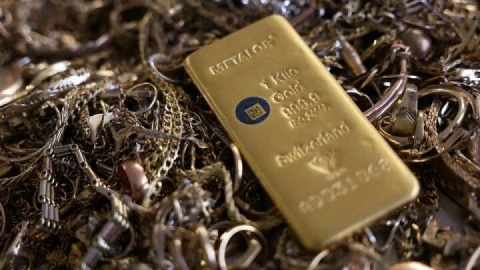 طلای جهانی بالای ۴۰۰۰ دلار ایستاد