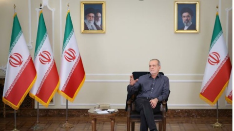 دکتر پزشکیان: هیچ دولتی به اندازه دولت وفاق ملی در مسیر سیاست‌های رهبری حرکت نکرده است/ روابط با همسایگان بهبود یافته و اختلافی میان دولت و نیروهای مسلح وجود ندارد