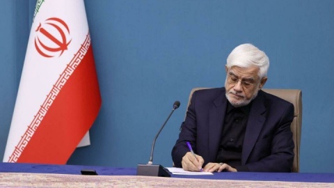 عارف: ایران جان‌پناه آزادگان جهان است/ جنگ اصلی امروز، جنگ روایت‌ها بر سر امید و هویت ملی