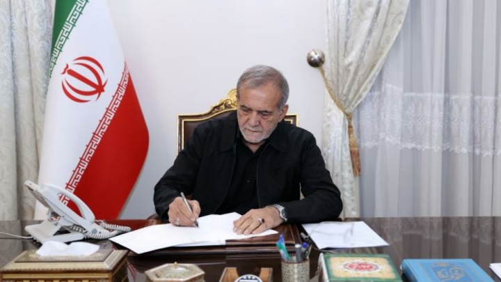 رئیس‌جمهور پزشکیان در پیامی درگذشت پدر همسر مهندس مولوی را تسلیت گفت