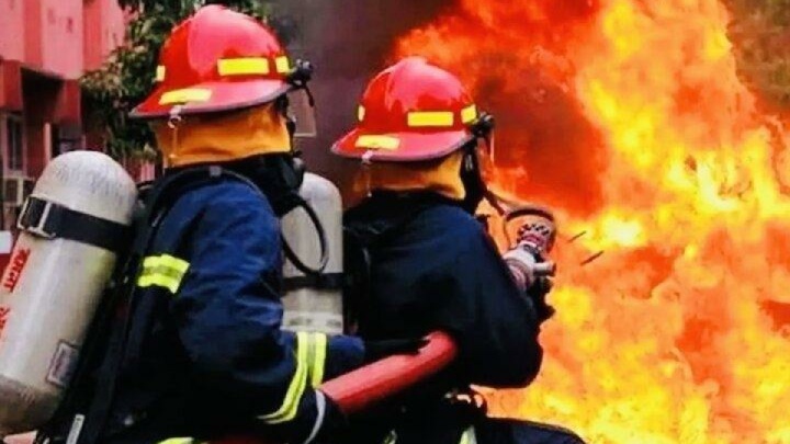 آتش‌سوزی در مجتمع خلیج فارس قشم/ اعزام همه تیم‌های امدادی به محل حادثه