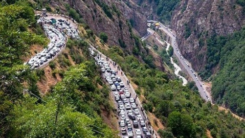 جاده چالوس یکطرفه است؛ ترافیک سنگین راه‌ها