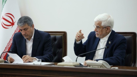 هشدار عارف درباره جنگ اقتصادی؛ دشمن را در این جبهه هم شکست می‌دهیم