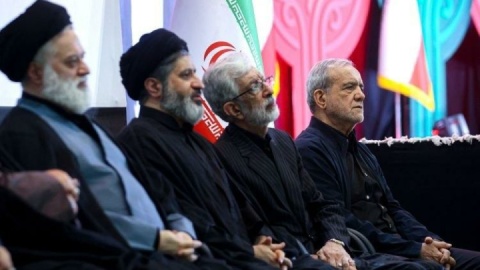 تصاویر / حضور فرزندان رهبر شهید انقلاب و مسئولان در مراسم بزرگداشت چهلم «آقای شهید ایران»