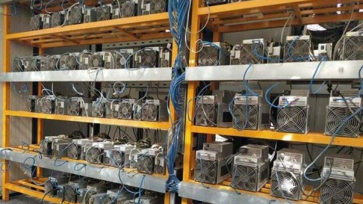 گروگان‌گیری دادستان در جریان عملیات کشف ماینرهای غیرمجاز