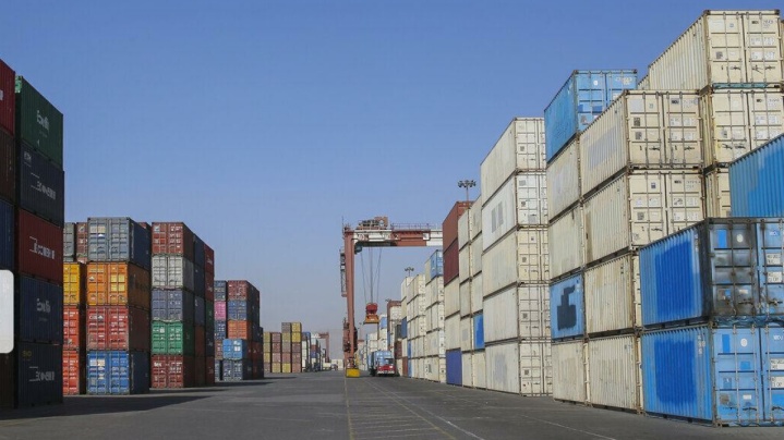 ترخیص ۱۷ هزار کانتینر از بندر کراچی تسریع می شود