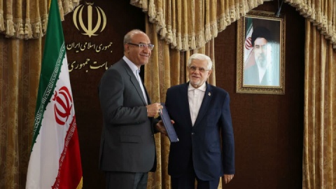 عارف از تلاش‌های جهادگرانه استاندار کرمانشاه تقدیر کرد