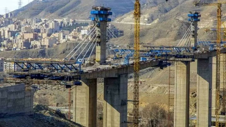 آغاز بررسی کارشناسی بازسازی پل B1 کرج / ۳ همت برای تخریب و بازسازی نیاز است