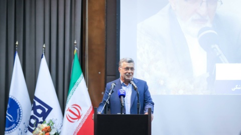 جامعه پزشکی پای کار مردم ایستاده است