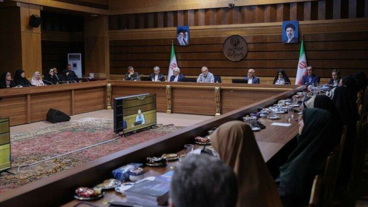 باید با اقشار مختلف، برخورد عادلانه داشته باشیم