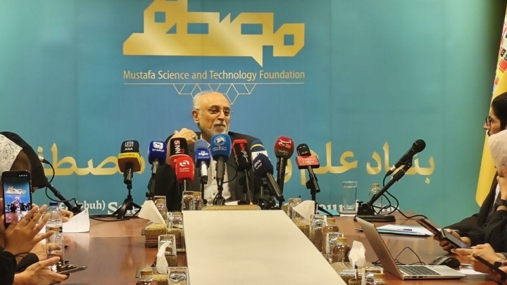 اعطای مدال به دانشمندان جوان زیر ۴۰ سال