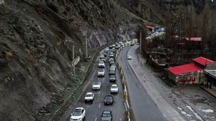 جاده چالوس و آزادراه تهران–شمال یک‌طرفه شد