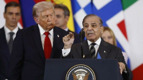 بلومبرگ: پاکستان همچنان به‌دنبال ۱۰ میلیارد دلار از آمریکاست