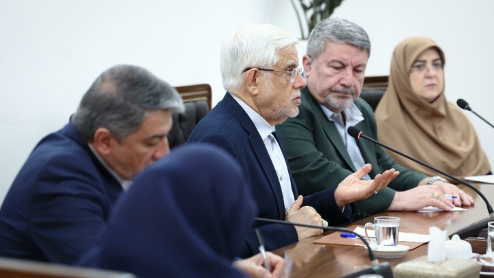 عارف: در بیان عملکرد دولت بی‌انصافی می‌شود