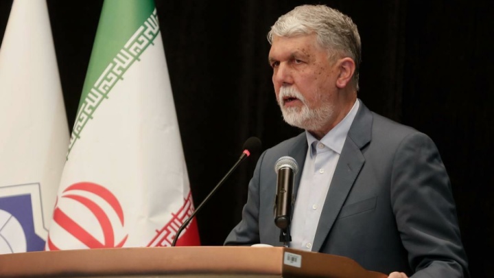 ایران در مقابل اجنبی دستِ تسلیم بلند نمی‌کند
