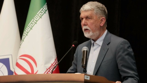 ایران در مقابل اجنبی دستِ تسلیم بلند نمی‌کند