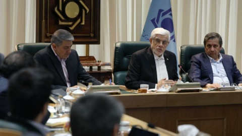 عارف: آمریکا کار جدیدی نمی‌تواند بکند
