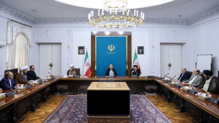 نباید چشم امید به بیرون از مرزها داشته باشیم