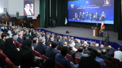 تصاویر/ در نشست صمیمی پزشکیان با جمعی از بازنشستگان چه گذشت؟