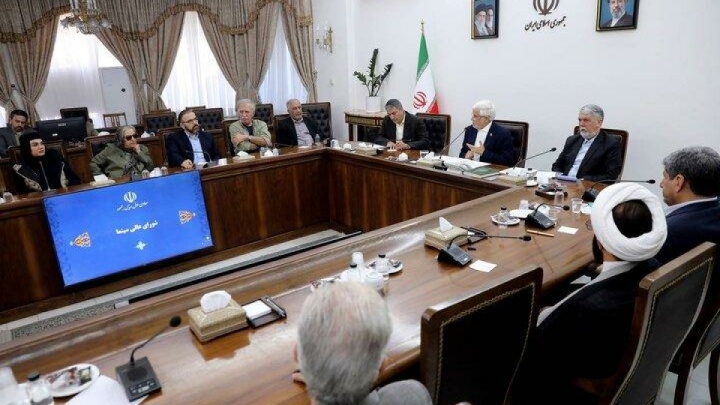 عارف: سینماگران عظمت ملت ایران را به تصویر بکشند