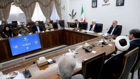 عارف: سینماگران عظمت ملت ایران را به تصویر بکشند