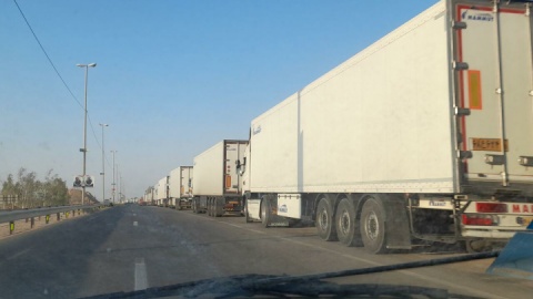 تاوان سنگین توقف کامیونها در مرز خسروی برای رانندگان