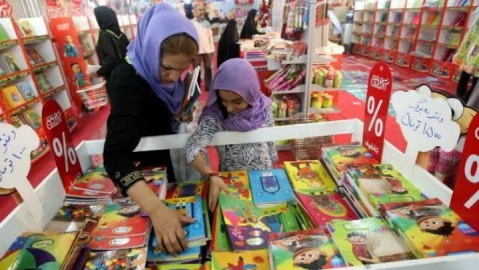 «ایران نوشت»؛ سفیر هویت روی میز دانش آموزان