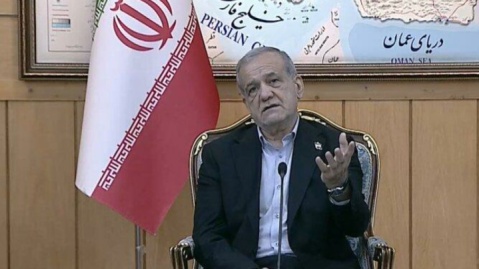 با قدرت از مواضع ایران در مجامع بین‌المللی دفاع می کنیم